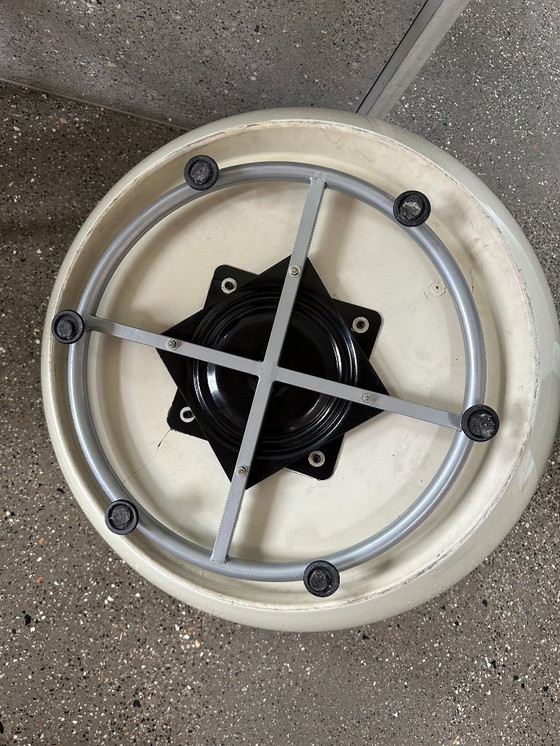 Image 1 of Round Vintage Fiberglass Lounge Chair. Egg-achtig. 1970s, Space Age Design, Black&White.