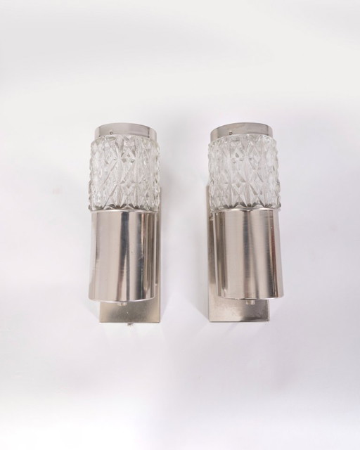 Par de lámparas de pared vintage de metal y vidrio de los años 70 diseñadas por Targetti