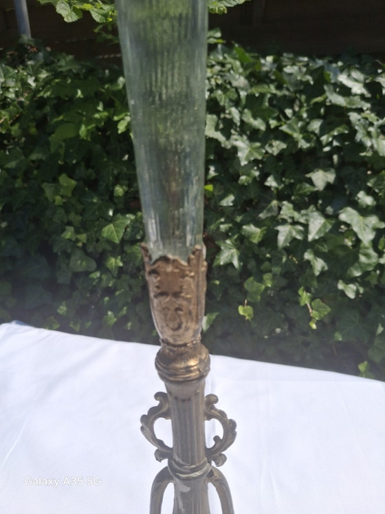 Image 1 of Schitterende art nouveau trompetvaas, ca. 47 cm – Boheems glas met metalen voet, circa 1900