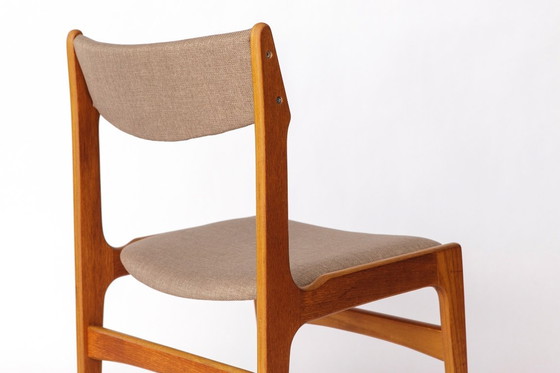 Image 1 of 1 von 4 Esszimmerstuhl aus dänischem Teakholz - 1960er Jahre, neu gepolstert in Grau