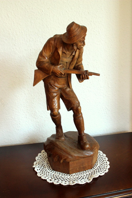 Image 1 of Grande sculpture en bois de chasseur/braconnier - Superbe décoration pour salle de chasse des années 30