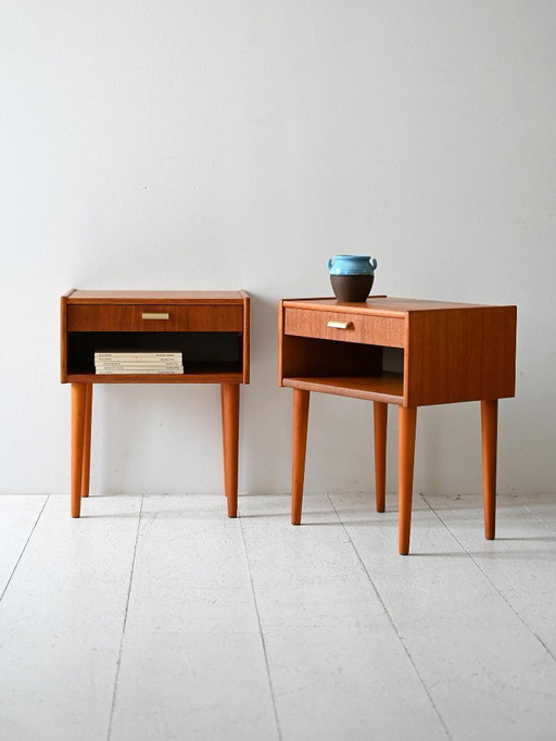 Paire de tables de nuit scandinaves avec poignées en laiton