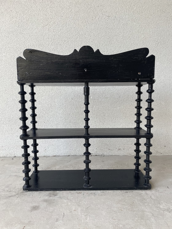 Image 1 of Vintage gedraaide houten volkskunst spoelhouder