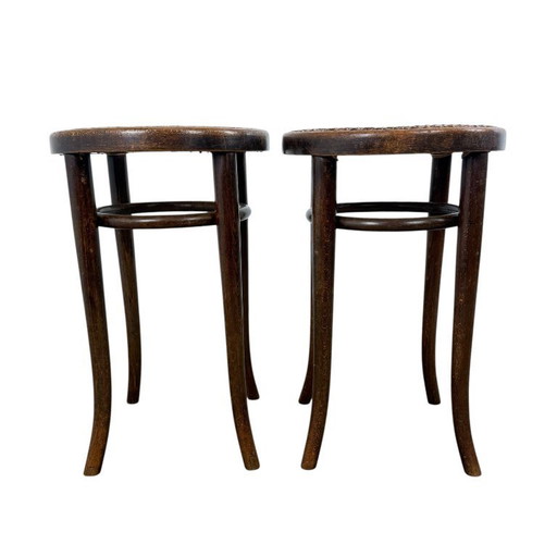 Set van twee antieke Thonet krukken met webbing
