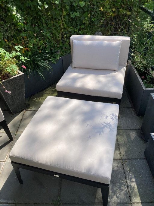 Hagelnieuwe (buiten) lounge stoel met poef