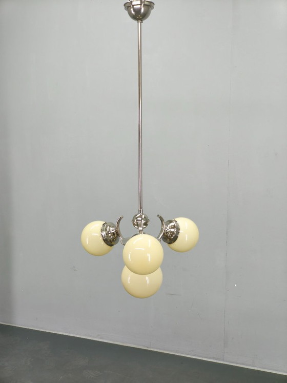 Image 1 of Lustre globe Bauhaus, Tchécoslovaquie, années 1930, suspension chromée