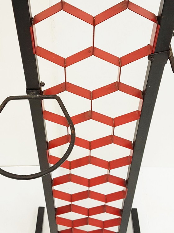 Image 1 of Vintage plantenstandaard/pottenhouder/plantenbak van zwart en rood metaal uit de jaren 60