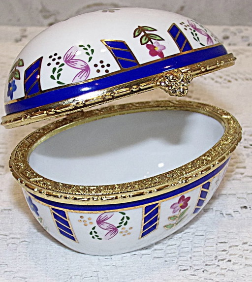 Oeuf En Porcelaine De Style Fabergé