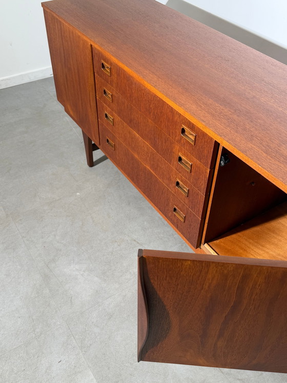 Vintage Beaver & Tapley Teak Sideboard – Mid-Century Modern (photo 6 of 6)