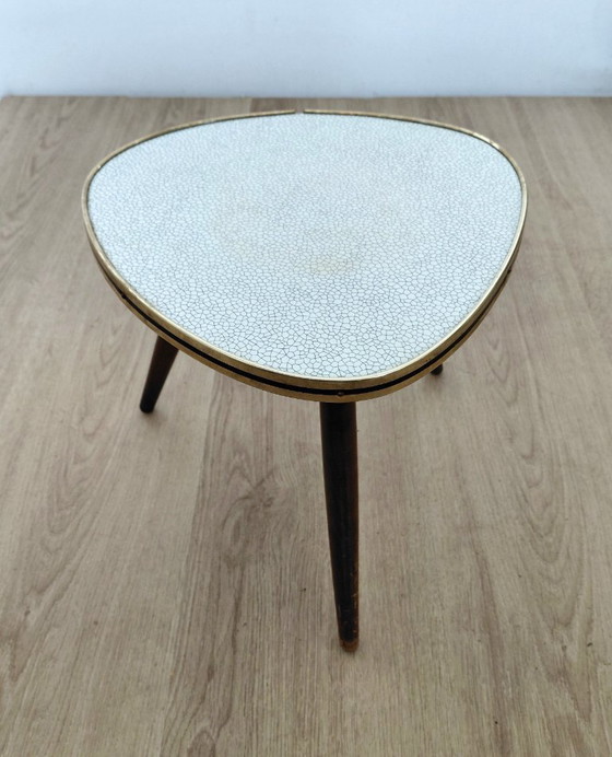 Image 1 of Table d'appoint des années 50