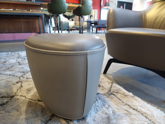 Image 1 of Fauteuil Poltrona Frau Mamy bleu avec repose-pieds