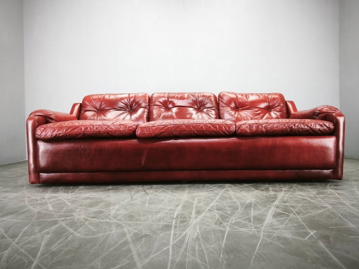 Canapé trois places en cuir rouge danois moderne des années 1970, design scandinave