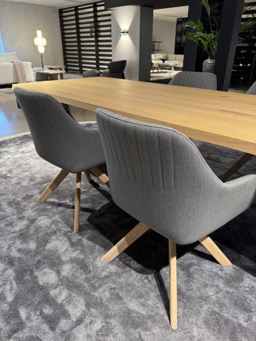Arco Base dining table