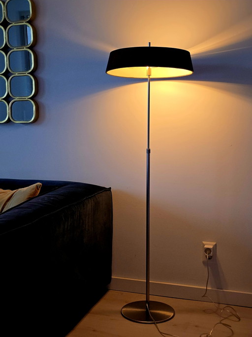 Lampe (150 cm entièrement déployée) avec base en acier inoxydable et verre
