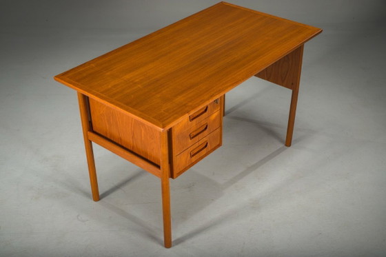 Image 1 of Midden-eeuws Deens teakhouten bureau van Gunnar Nielsen Tibergaard, jaren 60