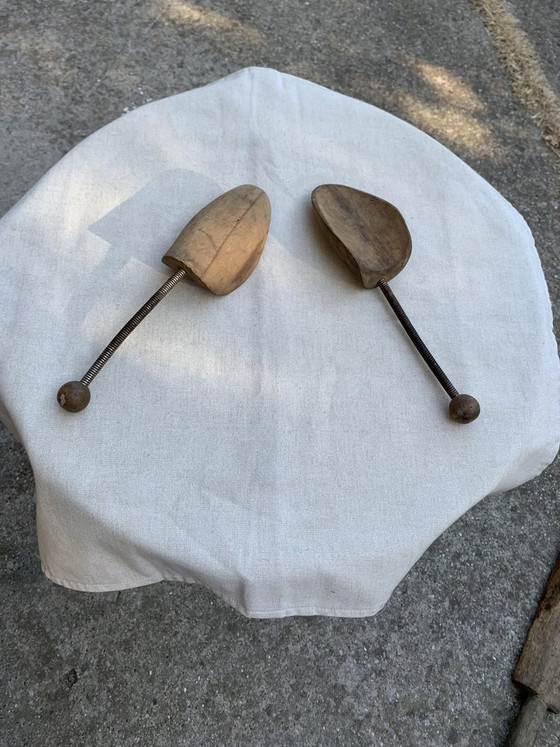 Wooden Shoe Trees 1920s, Set of 2 – Bedroom accessories, Metal (photo 2 of 5)