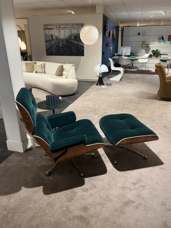 Eames Lounge Chair XL with Ottoman Calma Pine Green – Vitra, Armchairs (photo 7 of 7)