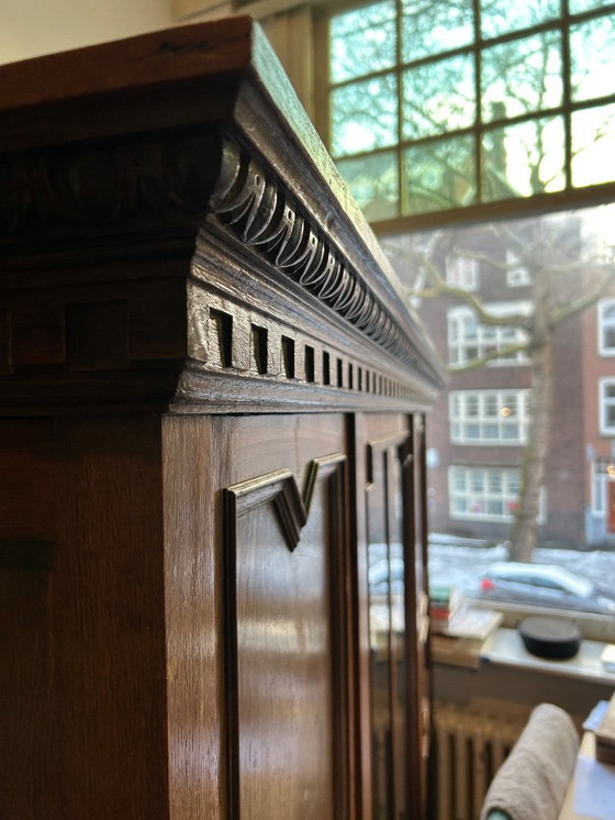 Image 1 of Vecchia libreria/vetrina degli anni '30 con ante in vetro