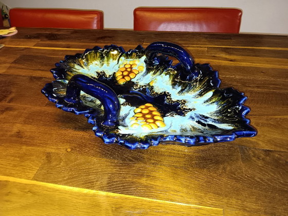 Image 1 of Ciotola (per la frutta) francese d'epoca a forma di foglia in ceramica di Vallauris