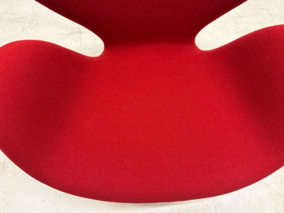 2x Fritz Hansen Swan chair Arne Jacobsen Poltrona Girevole, Sedie girevoli, Tessile, Alluminio, Rosso (foto 11 di 14)