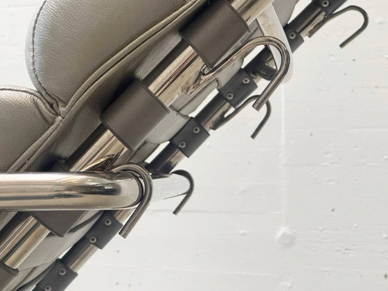 Image 1 of Elegante tumbona con tapicería y posición reclinable ajustable