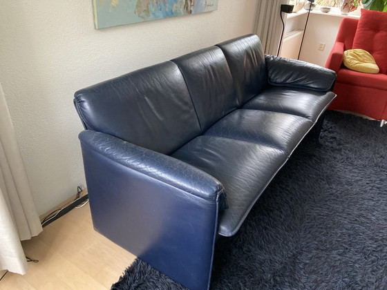 Driezitsbank, donkerblauw leer, Leolux Bora Bora, 3-5 zitsbanken, Modern (foto 2 van 5)