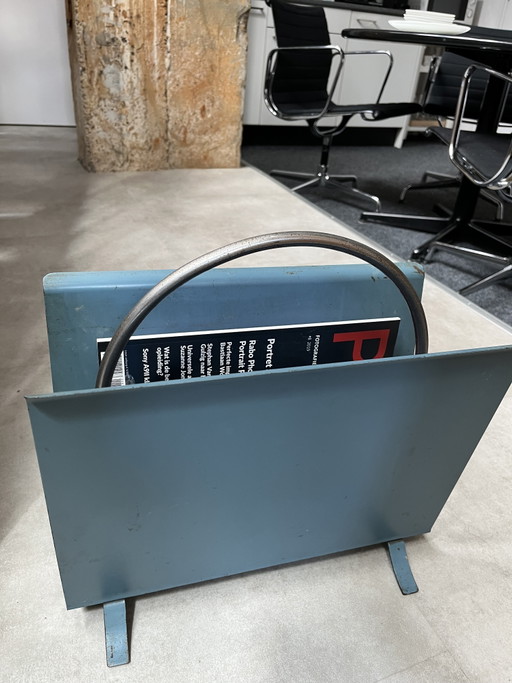 Porte-revues vintage Gispen 1022, un classique du design néerlandais