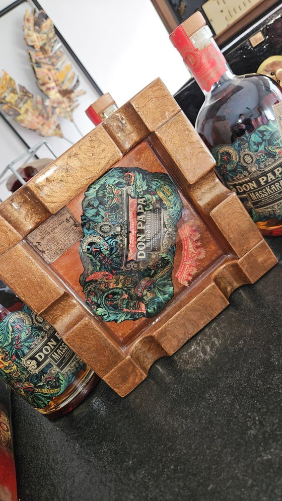 Image 1 of Handgefertigter Aschenbecher aus Eichenholz mit Epoxidharz – Individueller Zigarrenaschenbecher – Das perfekte Geschenk für die 