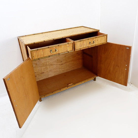 Image 1 of Commode en bambou à 2 portes et 2 tiroirs - poignées en laiton, vers 1960