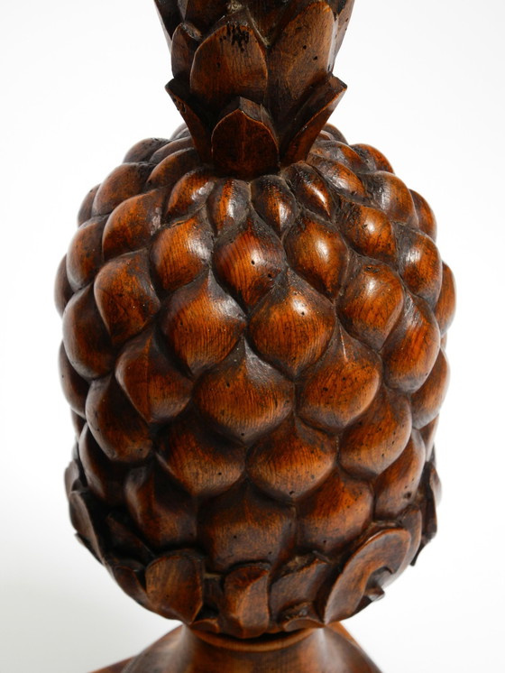 Image 1 of Pareja de grandes lámparas de sobremesa "Piña" de madera de pino teñida, muy decorativas, de estilo Mid Century Modern.