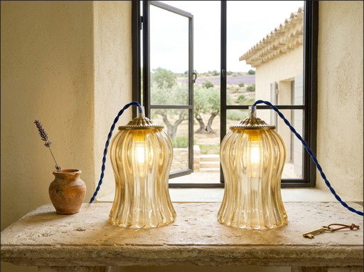 Par de lámparas de cristal dorado estriado