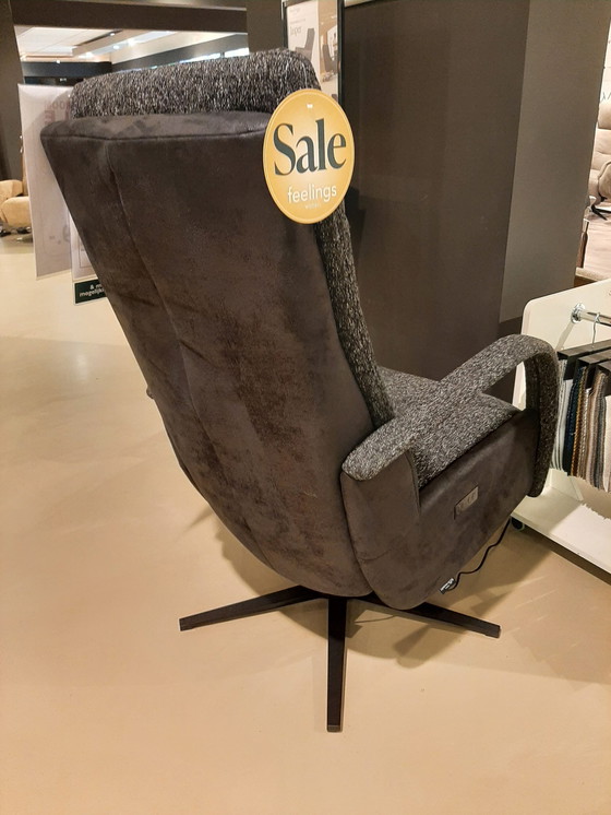 Image 1 of Jasper - 2 engine - (M) *