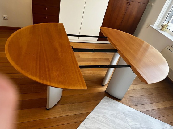 Image 1 of TABLE Arco Dining Table – diameter 120 cm – extendable to 179 cm Top: light cherry Legs: Aluminium
