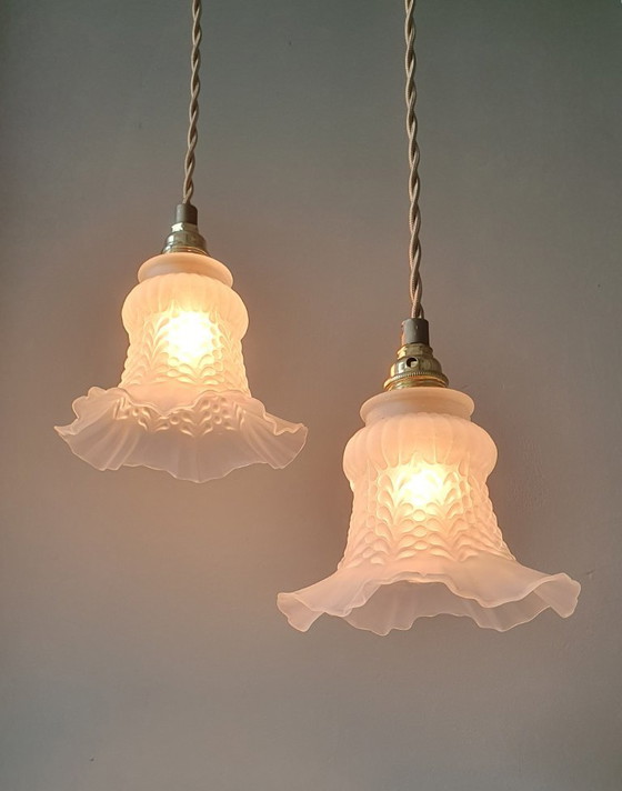 Set di lampade a sospensione vintage antiche in vetro satinato. – Metal (photo 4 of 18)