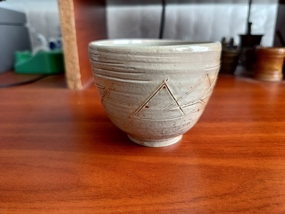 Image 1 of Yunomi Chawan, tazza da tè con decorazioni intagliate, marchio di ceramica artigianale