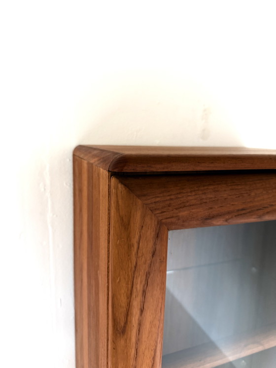 Image 1 of Vintage Deense teakhouten vitrinekast, Dyrlund ‘70