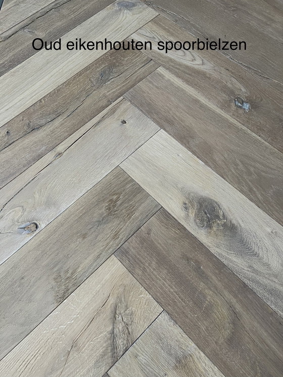 Image 1 of Tavolo da pranzo a spina di pesce in legno riciclato