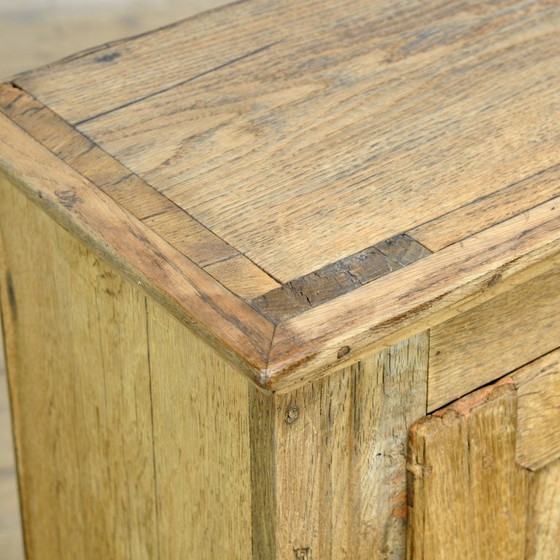 Image 1 of Petit meuble en chêne, vers 1820