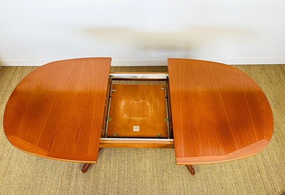 Image 1 of Table de salle à manger vintage ovale à rallonge en teck par G-Plan, 1960