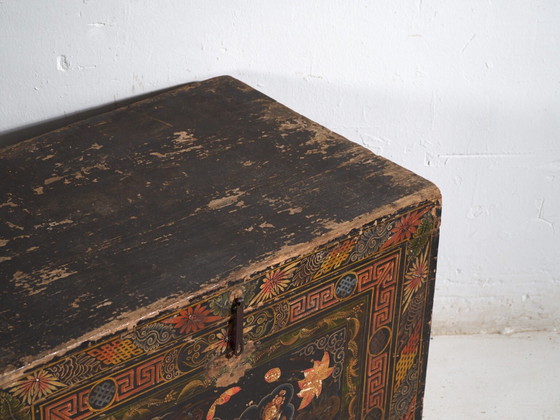 Baule cinese antico dipinto in legno di pino – Cina, circa 1900 – Armadi contenitori (photo 14 of 40)