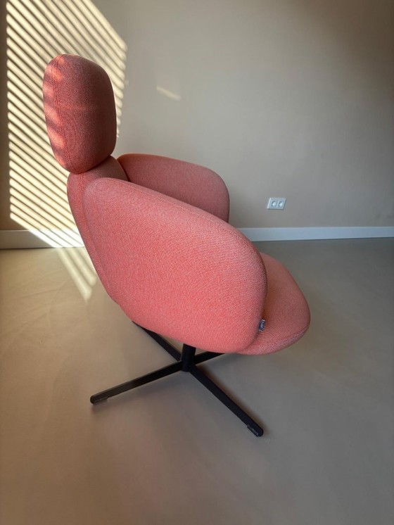 Image 1 of Fauteuil - Artifort - Dossier haut en laiton