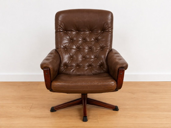 Fauteuils pivotants vintage suédois en cuir marron, milieu du siècle, par Gote Møbler (photo 7 of 8)