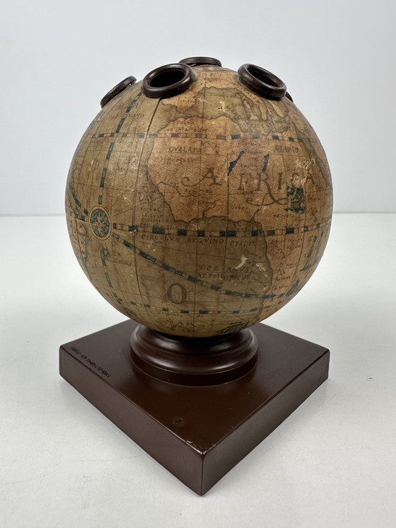 Image 1 of Vintage ‘globe’ pennenhouder
