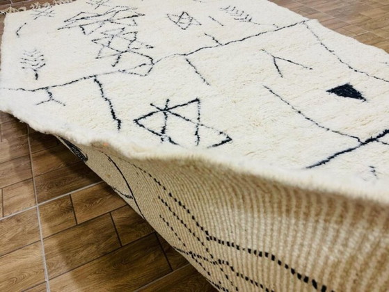 Image 1 of Alfombra tradicional marroquí de 250 cm x 150 cm.