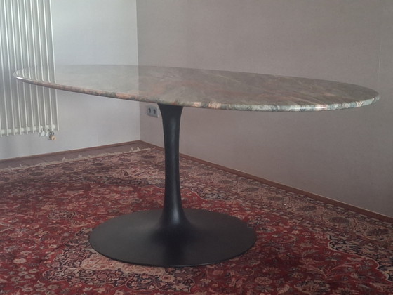 Image 1 of Tulip table 'Arkana' from the 1960s with an oval mint-green top in Salomé marble.