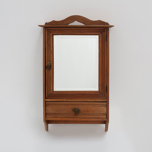 Franse Art Deco scheerkast in houtsnijwerk met afgeschuinde spiegel