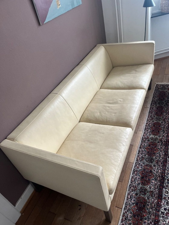 Erik Jørgensen EJ50 3-Sitzer Ledersofa – Eierschalenweiß – Metall (photo 5 of 6)