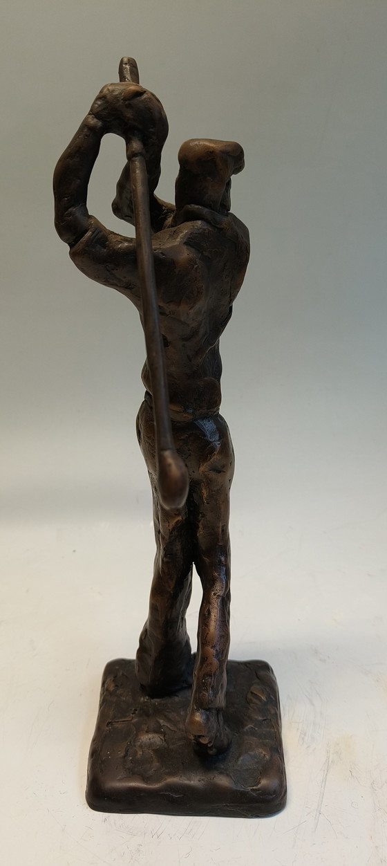 Image 1 of Statue expressive en bronze et laiton représentant un golfeur
