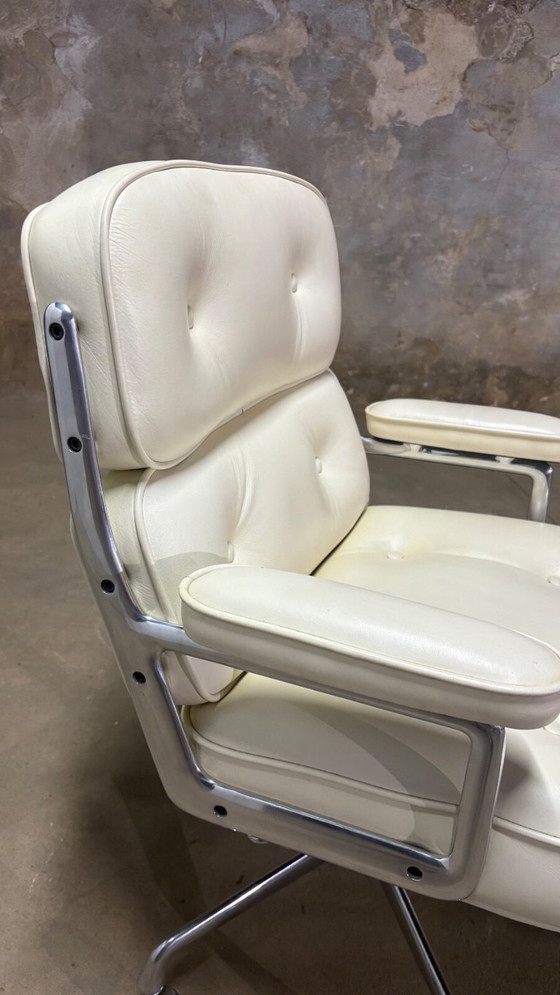 Image 1 of Herman Miller Eames Time Life Executive desk chair - pearl white leather