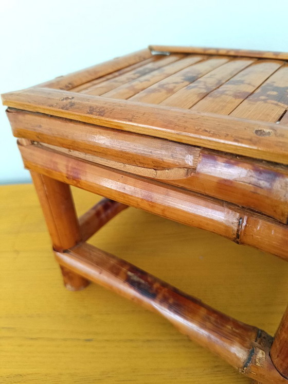 Image 1 of Piccolo sgabello in bambù, portavasi